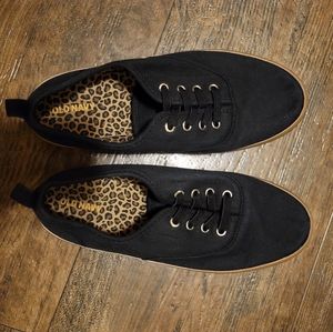 Old Navy girls canvas shoes